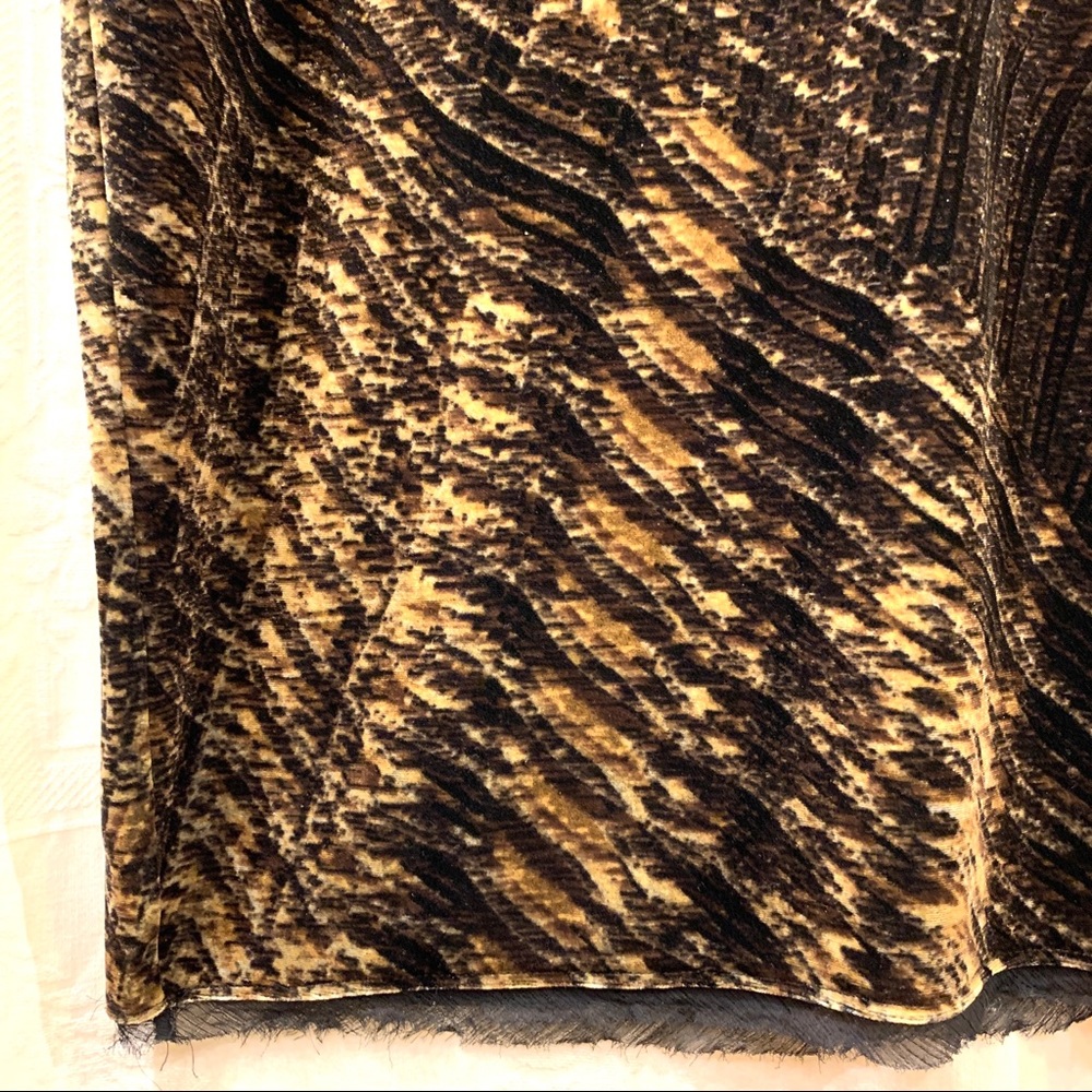NY & CO velvet animal print sheer trim dress - Picture 3 of 7